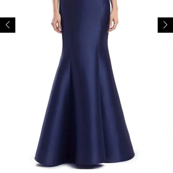 Elegant Navy Strapless Gown with Floral Detail - Picture 6 of 6